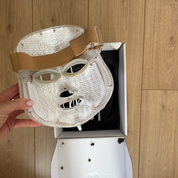 LED Face Mask - Picture 2 of 3